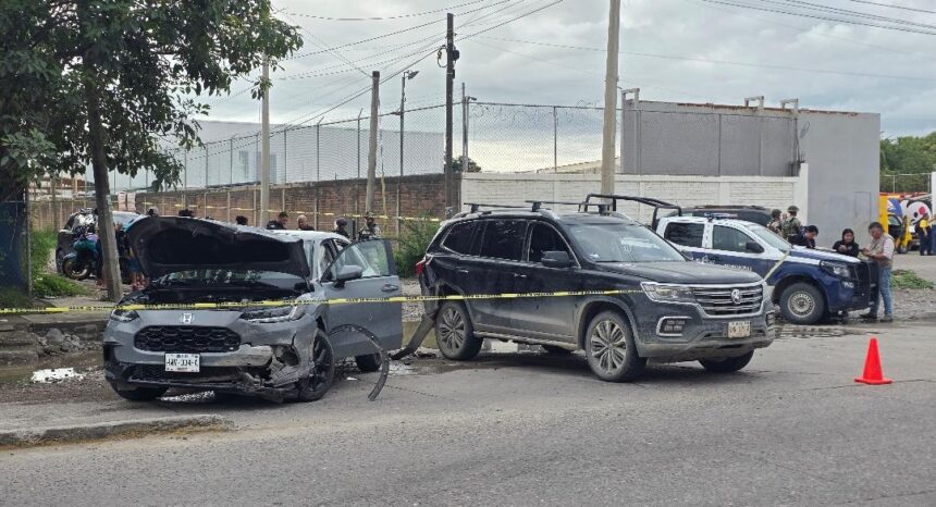 Presunto ataque a balazos en la Estatal 544 deja la menos un herido