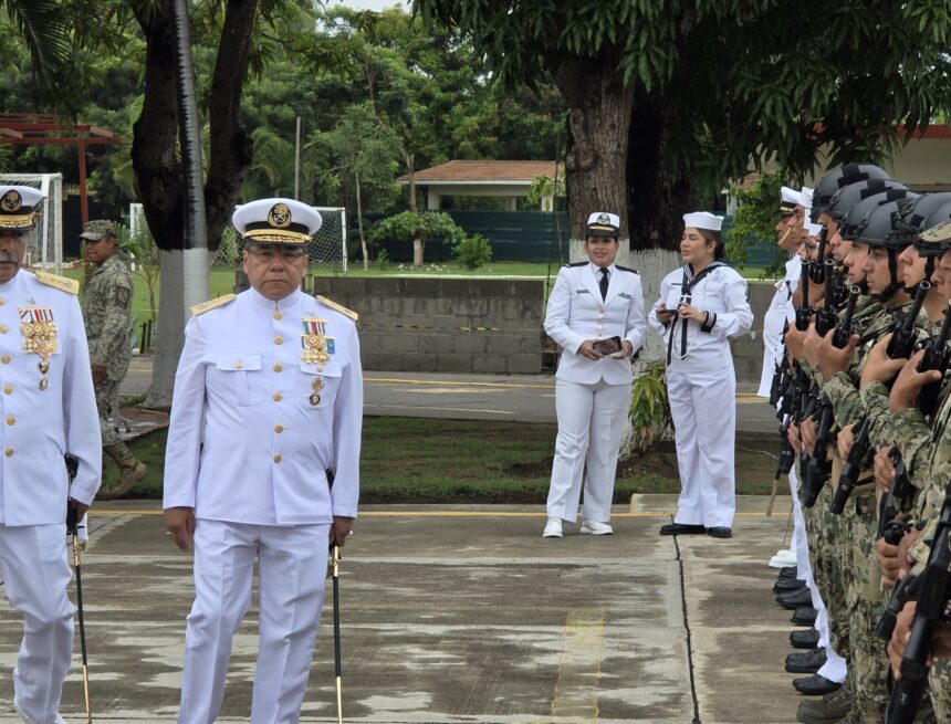 almirante marina Vicealmirante Tayatzin Guerrero Mendoza asume el mando de la Décima Segunda Zona Naval en Puerto Vallarta
