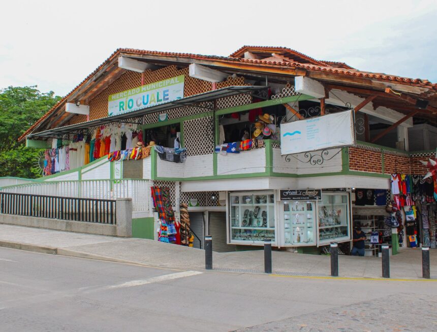 Mercados municipales, una experiencia imperdible este verano en Puerto Vallarta