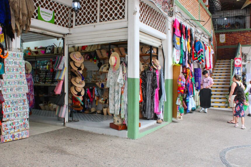 Mercados municipales, una experiencia imperdible este verano en Puerto Vallarta