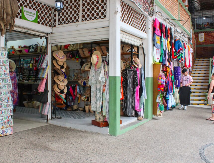 Mercados municipales, una experiencia imperdible este verano en Puerto Vallarta