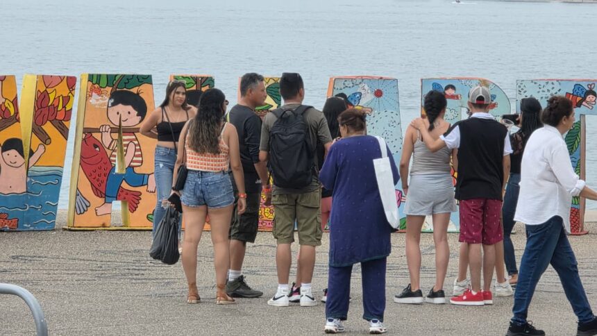 turistas letras Malecón Puerto Vallarta mantiene una ocupación hotelera promedio del 65% durante julio