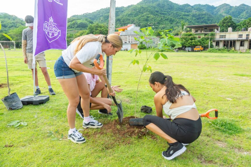 Puerto Vallarta planta más de 800 árboles en Jornada Nacional de Reforestación