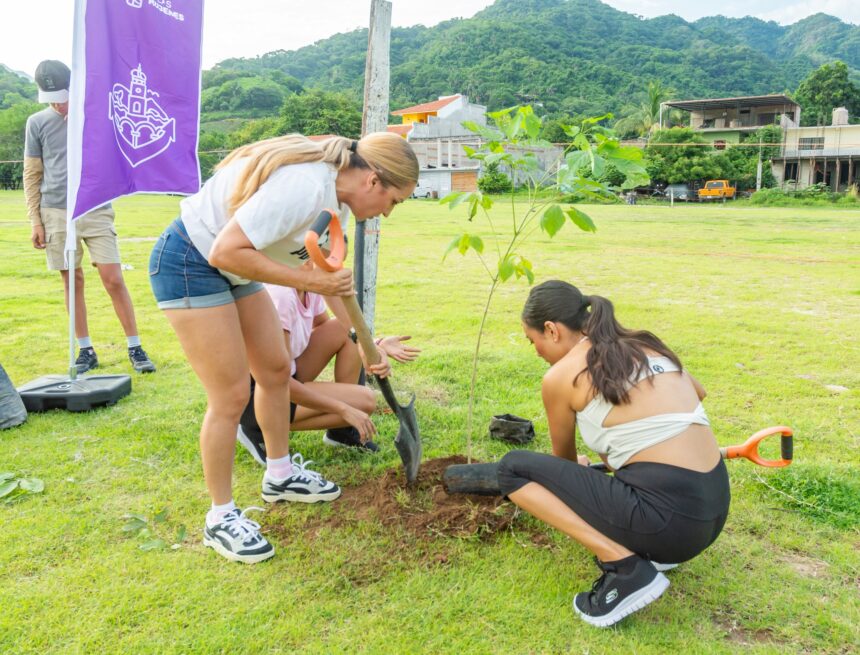 Puerto Vallarta planta más de 800 árboles en Jornada Nacional de Reforestación