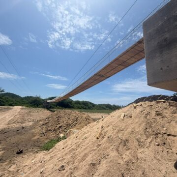 Listo el puente peatonal colgante en Cabo Corrientes para conectar a comunidades costeras