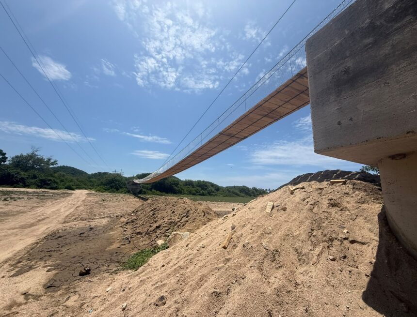 Listo el puente peatonal colgante en Cabo Corrientes para conectar a comunidades costeras