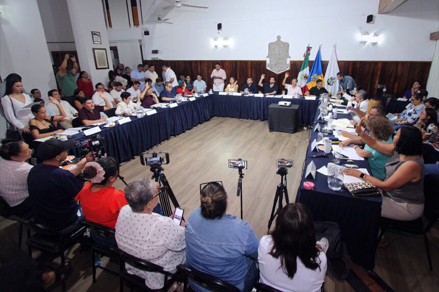 Gobierno Municipal brinda certeza jurídica a familias de La Parota
