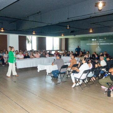 IMG-20260815-WA0063 Capacitan a personal del Ayuntamiento de Puerto Vallarta en atención ciudadana