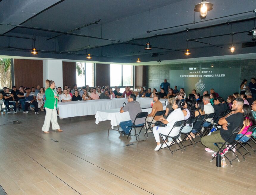 Capacitan a personal del Ayuntamiento de Puerto Vallarta en atención ciudadana