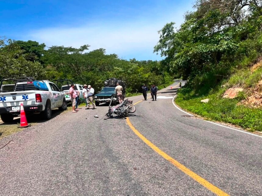 Muere menor de edad tras chocar su motocicleta contra una camioneta en Cabo Corrientes