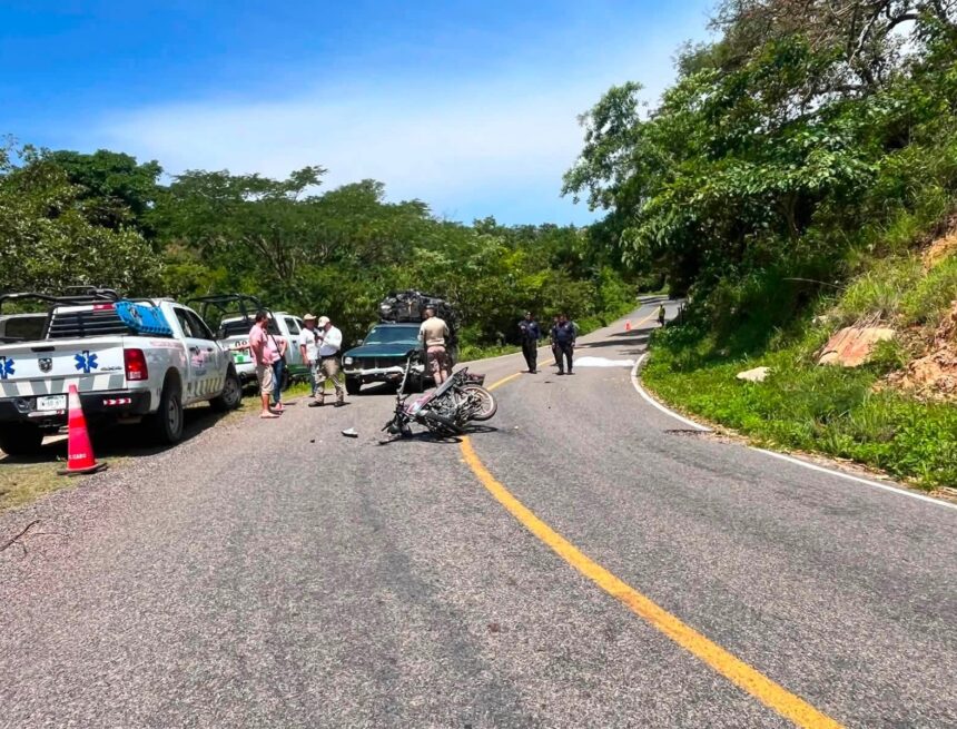 Muere menor de edad tras chocar su motocicleta contra una camioneta en Cabo Corrientes