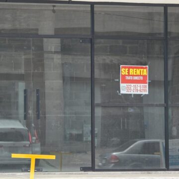 Cierran hasta 35 comercios durante el verano