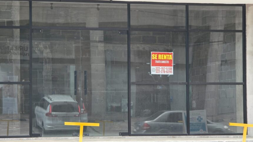 Cierran hasta 35 comercios durante el verano