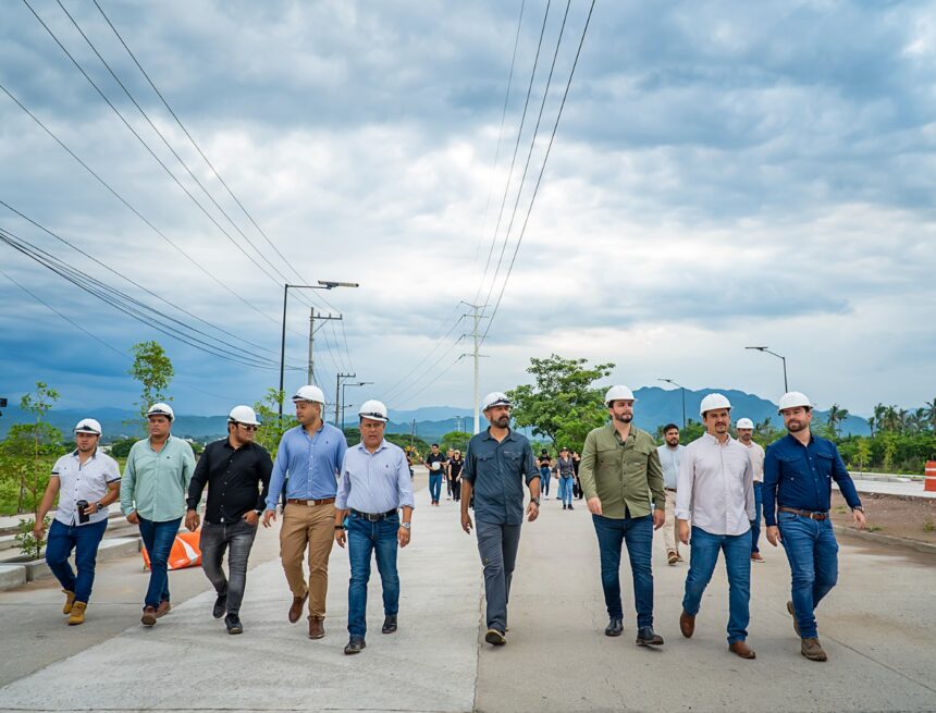 Luis Munguía supervisa obra del Puente Amado Nervo; prevén inaugurarla este año