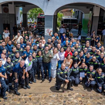 Arq. Luis Munguía reconoce la gran labor de los bomberos en su día