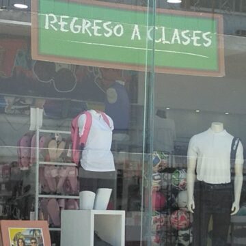 Regreso a clases sale caro a padres de familia vallartenses