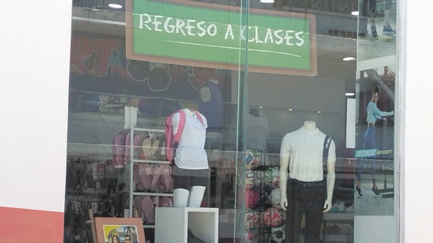 Regreso a clases sale caro a padres de familia vallartenses