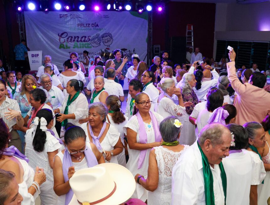 IMG-20260830-WA0091 Celebran adultos mayores su día con tradicional “canas al aire”