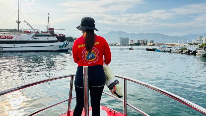Continúa búsqueda de turista regiomontano que cayó al mar en muelles de Asipona Vallarta