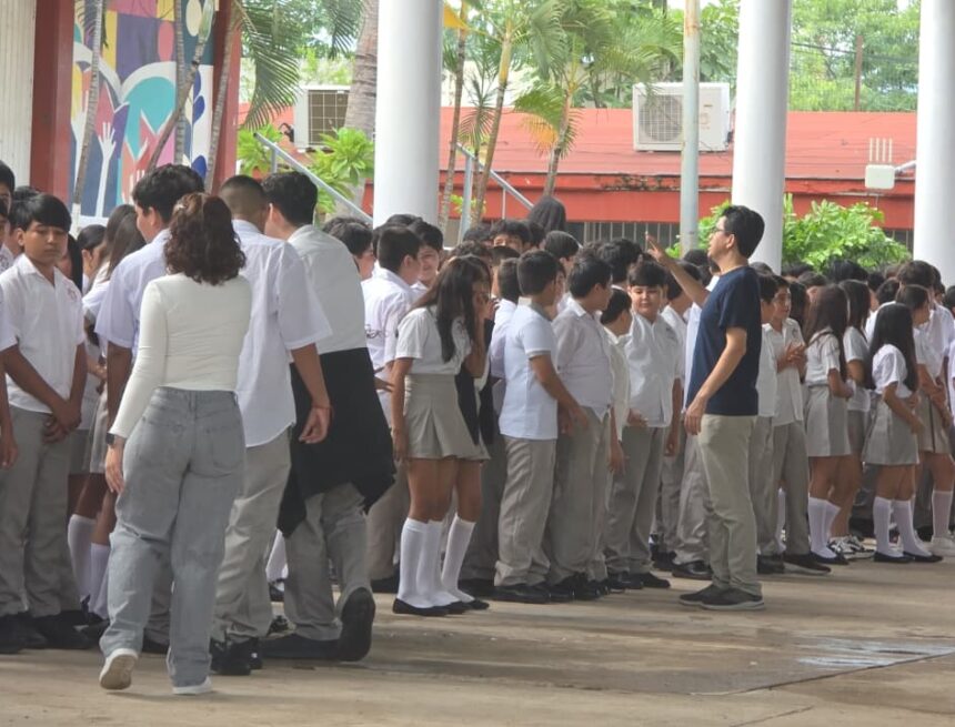 alumnos estudiantes Más de 43 mil alumnos regresan a clases este lunes en Puerto Vallarta