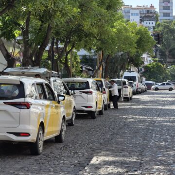Setran reconoce necesidad de revisar sitios de taxis en el centro de Puerto Vallarta