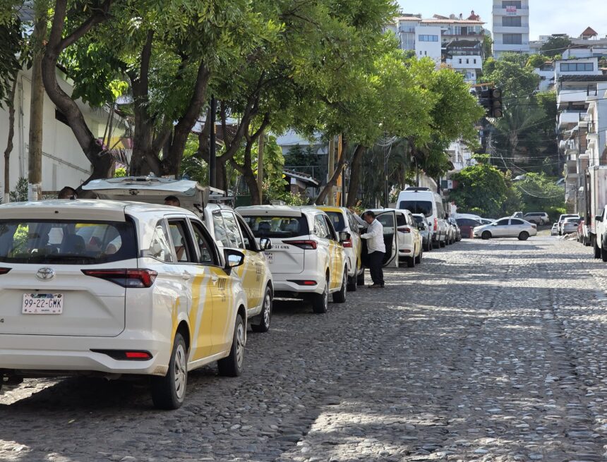 Setran reconoce necesidad de revisar sitios de taxis en el centro de Puerto Vallarta