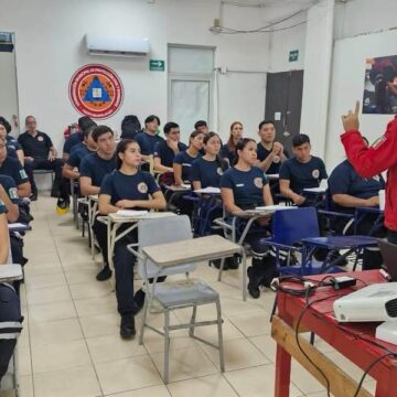 Capacitan a voluntarios de Protección Civil y Bomberos de Puerto Vallarta