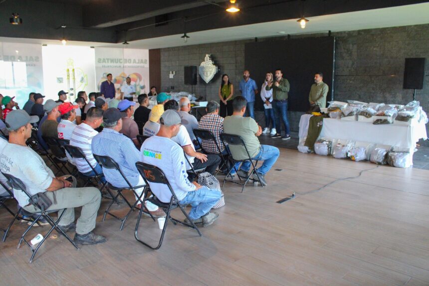 Fortalecen a trabajadores de Obras Públicas con entrega de equipo y uniformes