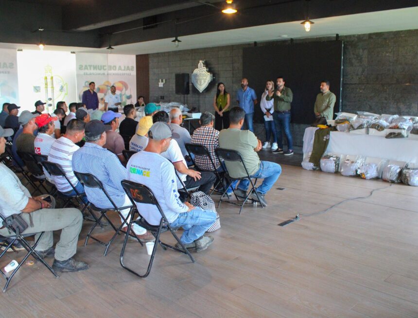 Fortalecen a trabajadores de Obras Públicas con entrega de equipo y uniformes