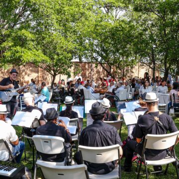 Adulto Mayor recupera la audición gracias a “cumpliendo sueños” del DIF Vallarta