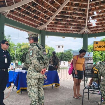 Acercan atención a las colonias de Puerto Vallarta