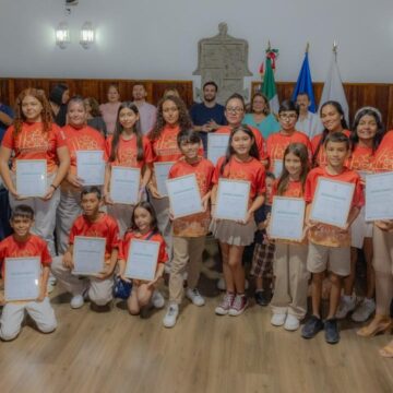 Orgullo vallartense: Ayuntamiento reconoce triunfos en gimnasia y danza folclórica
