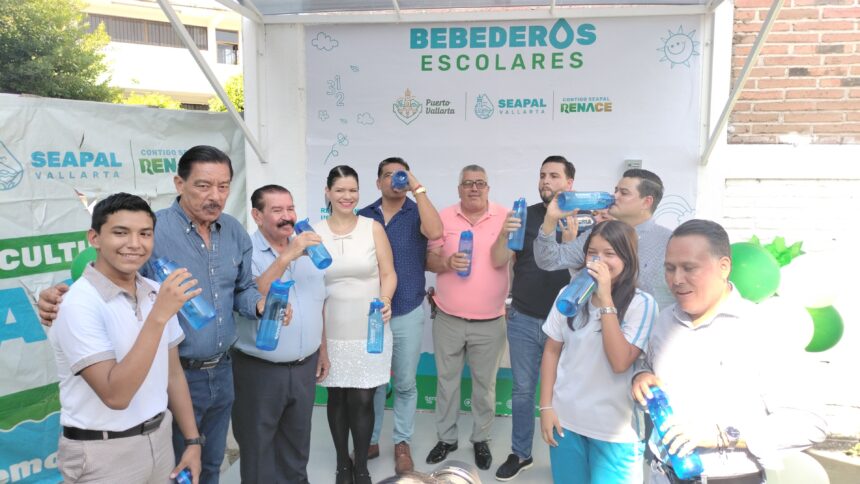 Entregan bebederos en la ETI 3