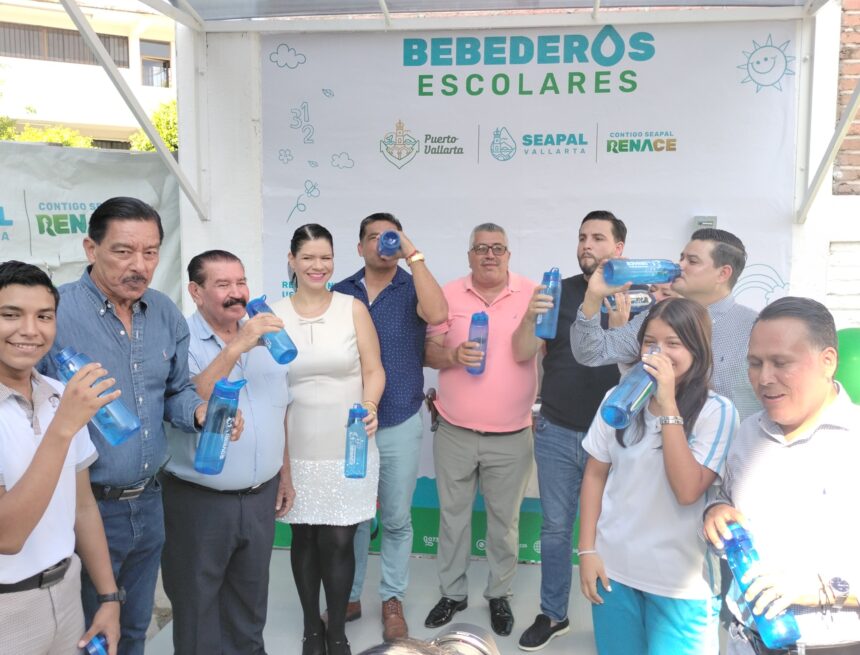 Entregan bebederos en la ETI 3