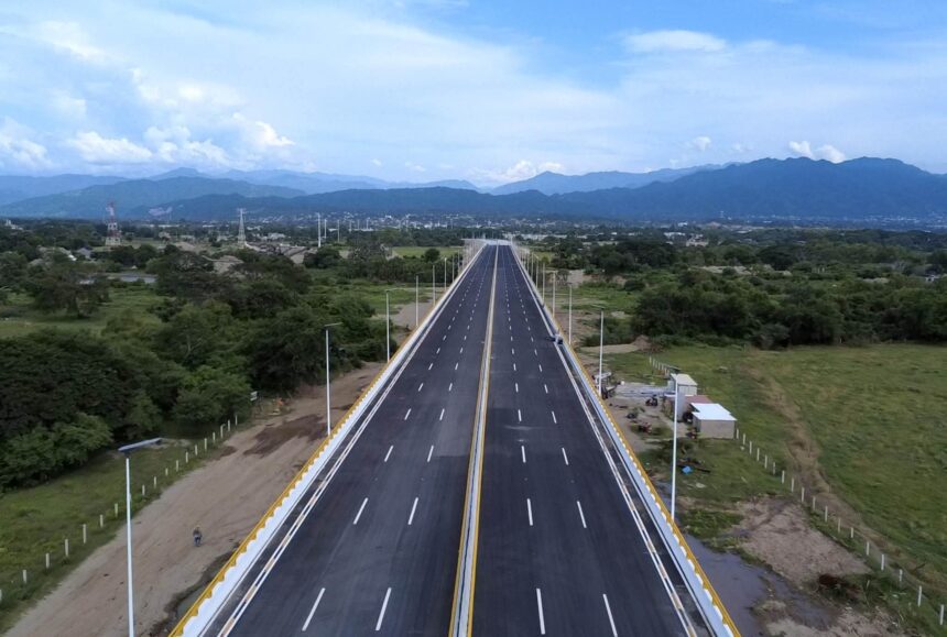 Supervisan avance del Puente Amado Nervo y Terminal 2 del aeropuerto de Puerto Vallarta