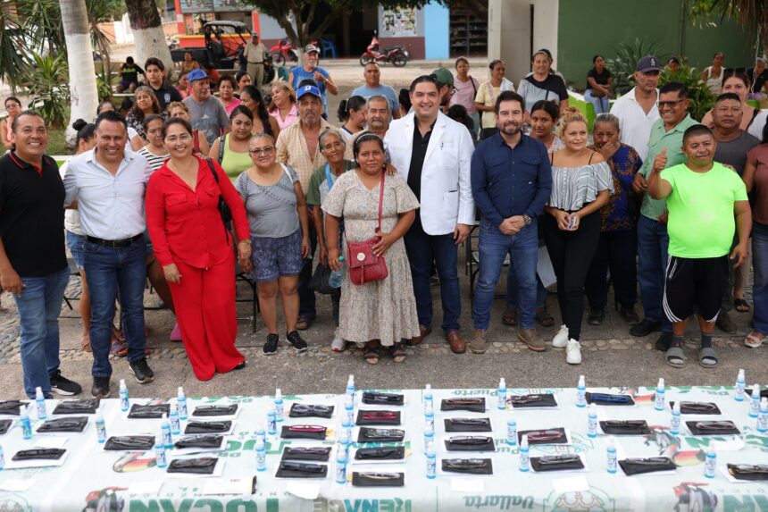 Beneficia Gobierno de Puerto Vallarta a comunidades rurales con entrega de lentes gratuitos