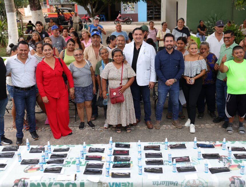 Beneficia Gobierno de Puerto Vallarta a comunidades rurales con entrega de lentes gratuitos