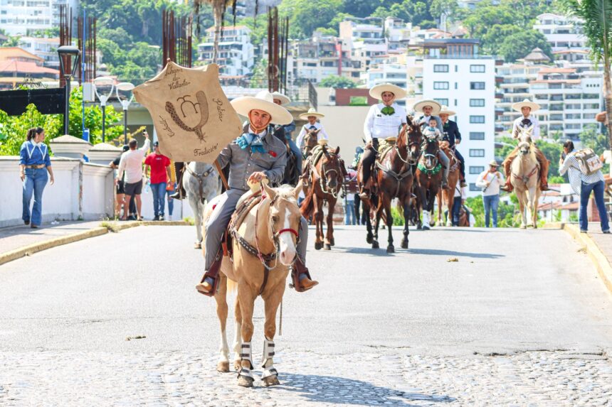Cientos de charros y escaramuzas celebraron el Día Nacional del Charro en Puerto Vallarta