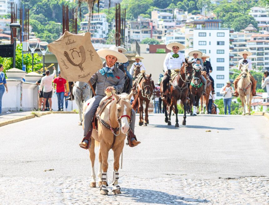 Cientos de charros y escaramuzas celebraron el Día Nacional del Charro en Puerto Vallarta