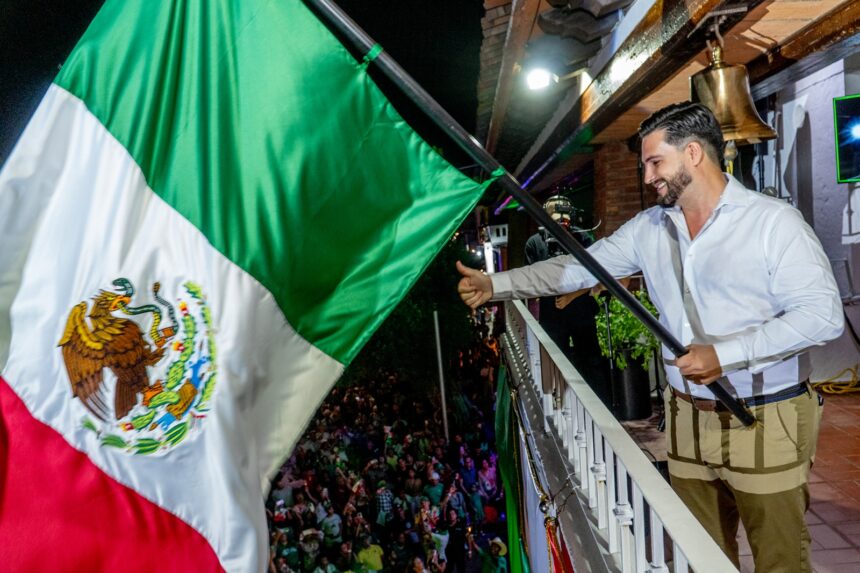 Presidente Munguía da el Grito de Independencia ante miles de vallartenses y turistas