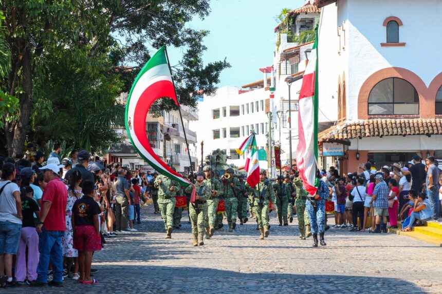 Vallartenses y turistas disfrutaron el tradicional desfile cívico-militar