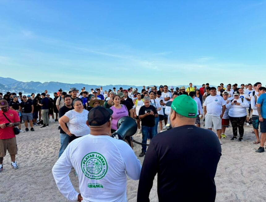 Gobierno municipal y ciudadanía limpian la playa del Holi este fin de semana