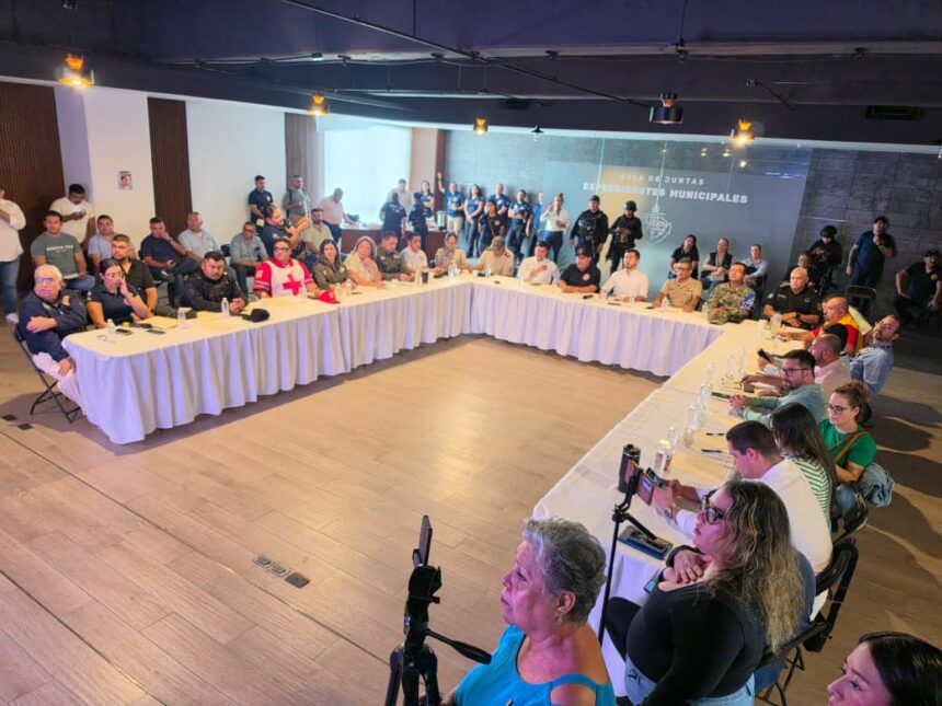 Consejo Municipal de PC monitorea posibles efectos del huracán Polo en Puerto Vallarta
