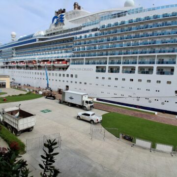 Tras aplazar su arribo por el huracán Polo, llega a Puerto Vallarta el Island Princess