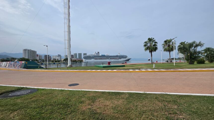 Mantienen cierre de puertos en el Pacífico excepto en el de Vallarta