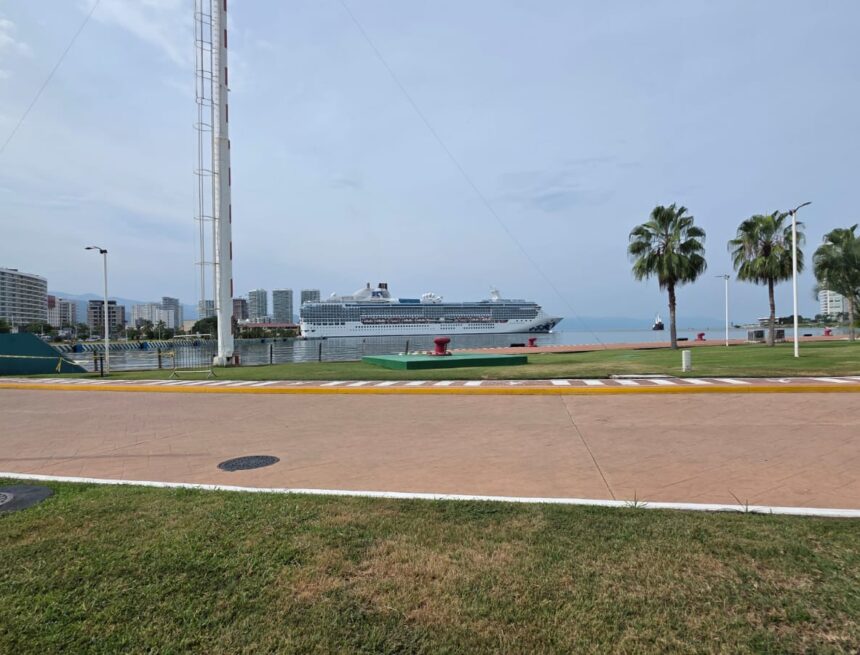 Mantienen cierre de puertos en el Pacífico excepto en el de Vallarta