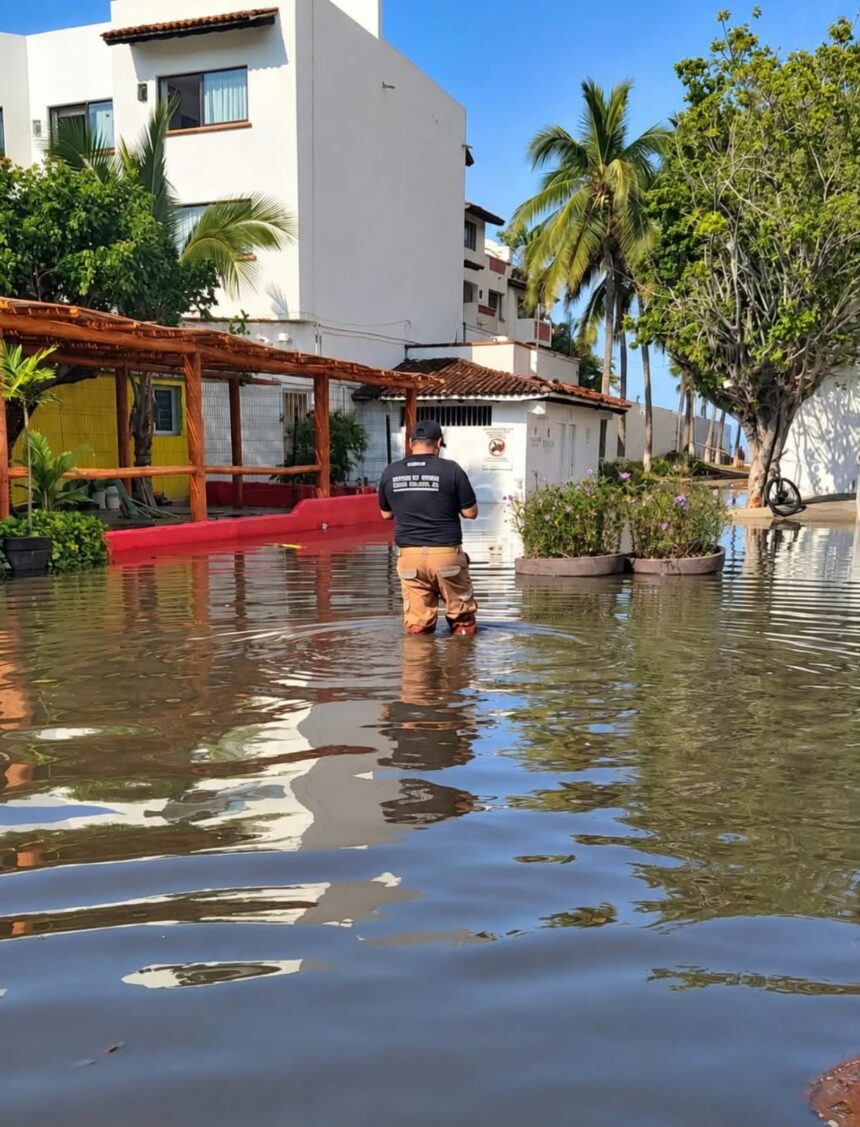 Protección Civil mantiene operativo tras lluvias y alto oleaje en Puerto Vallarta