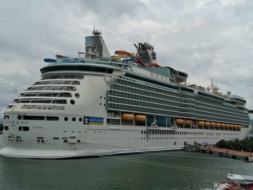 Llega a Vallarta el Navigator of the Seas con miles de turistas internacionales