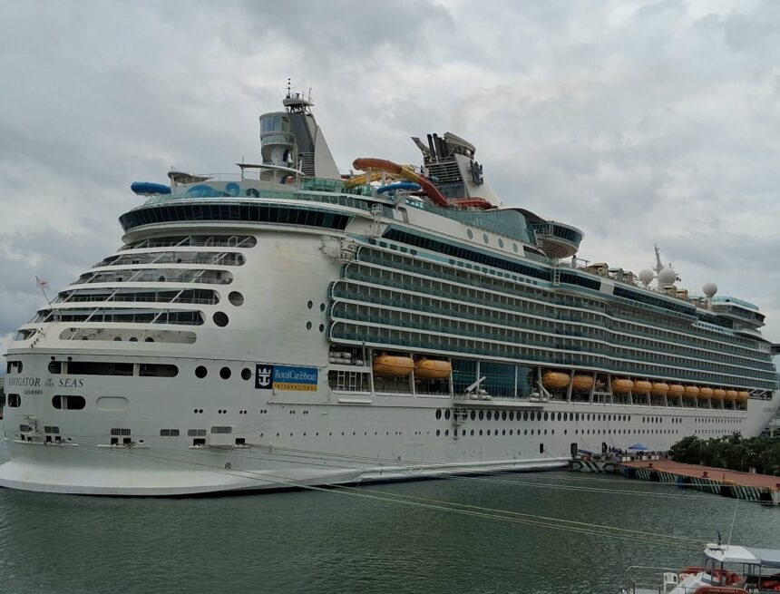 Llega a Vallarta el Navigator of the Seas con miles de turistas internacionales