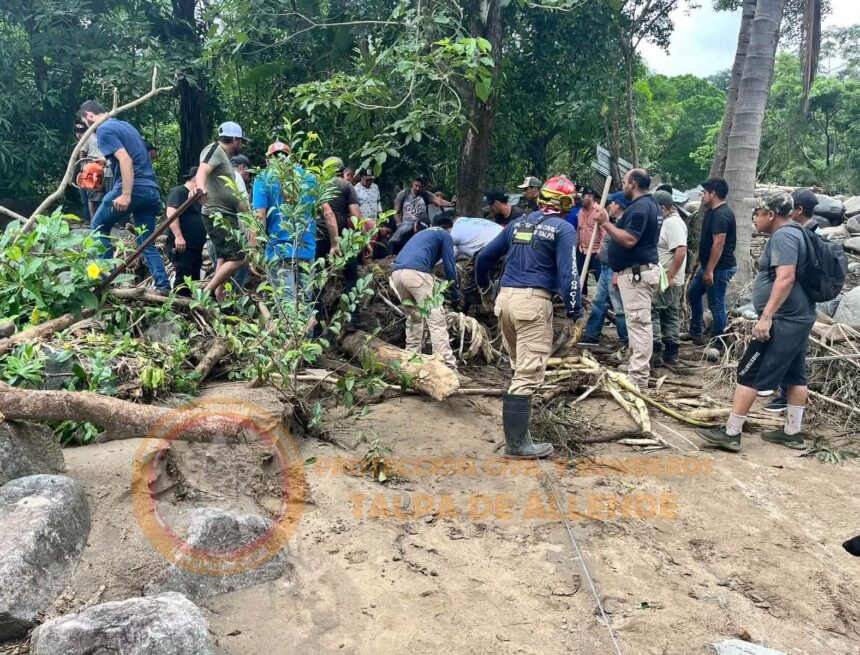Localizan sin vida al último integrante de familia arrastrada por arroyo en Talpa de Allende